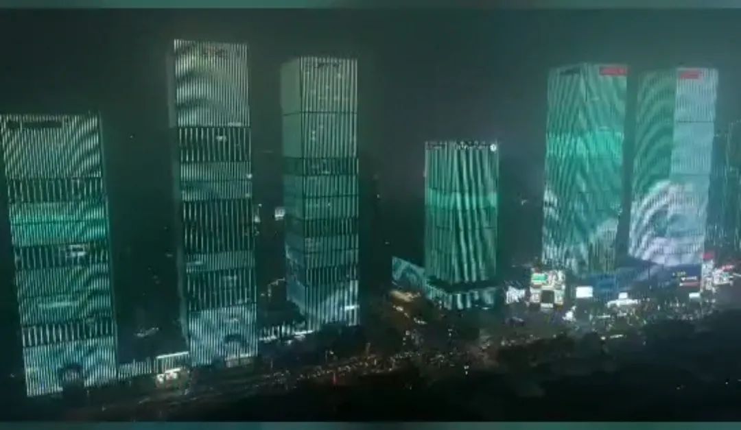 DƬ